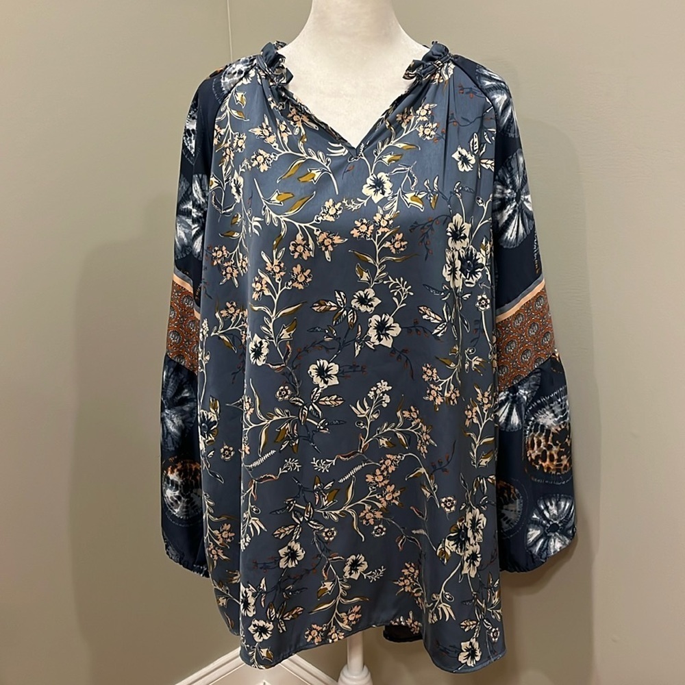 EST. 1946 Floral Long Sleeve V Neck Blouse
